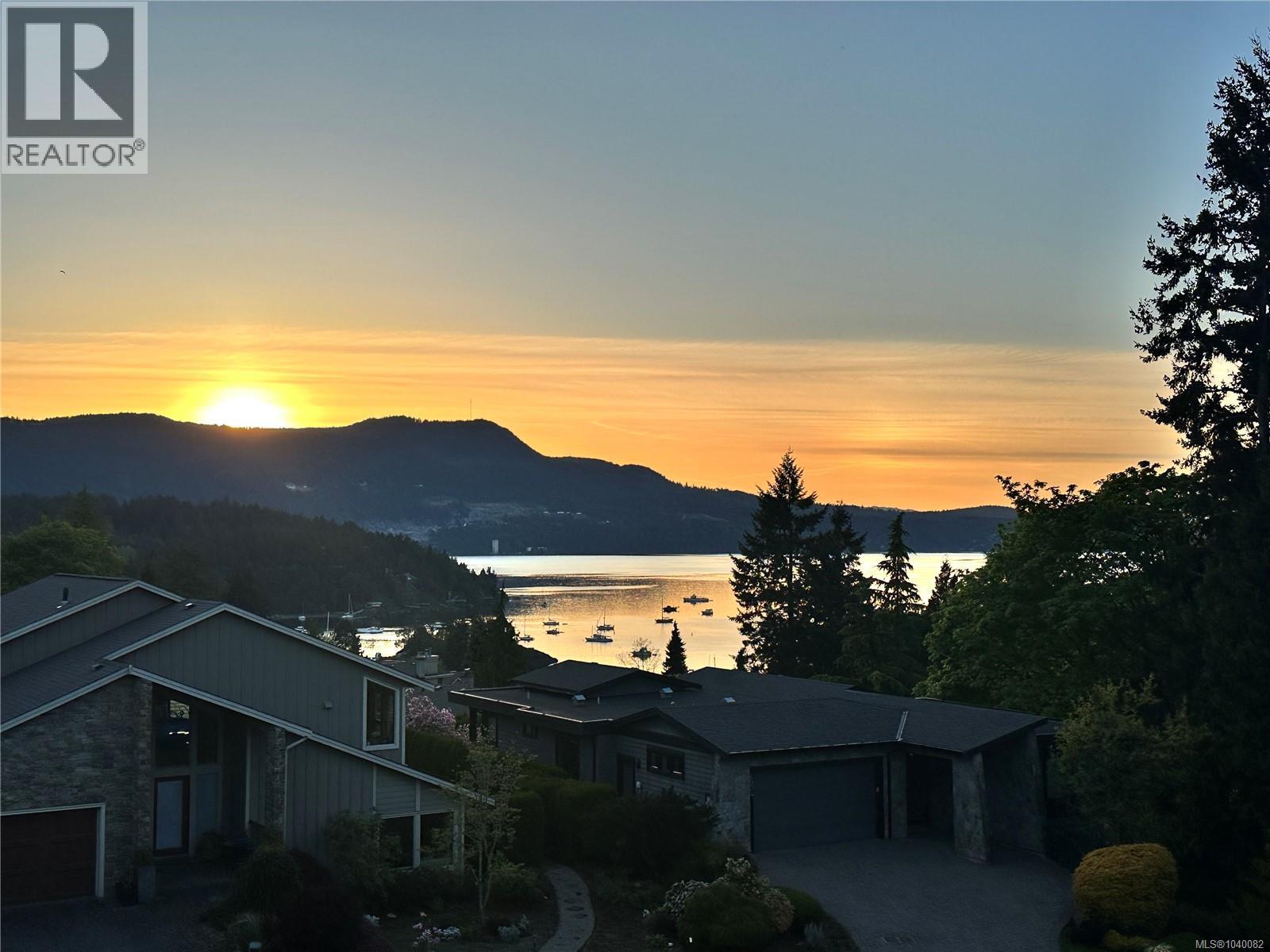 6897 Mckenna Crt, Central Saanich, British Columbia  V8M 1J2 - Photo 3 - 1040082