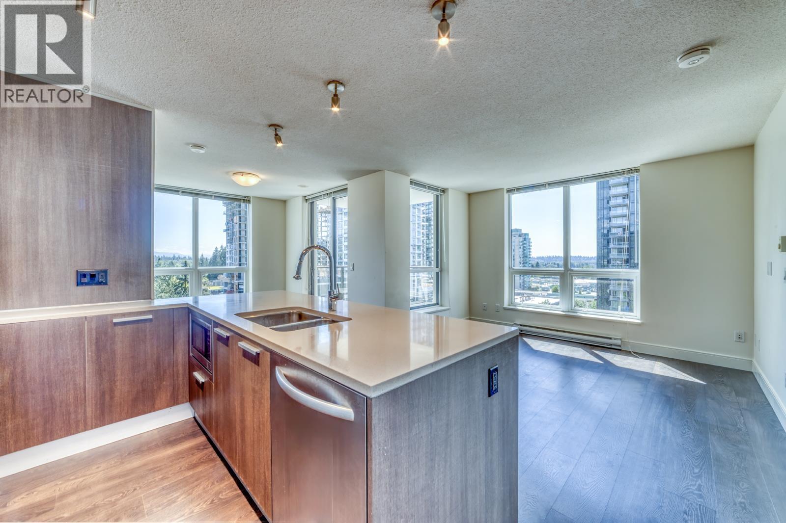1305 3007 Glen Drive, Coquitlam, British Columbia  V3B 0L8 - Photo 5 - R3137745