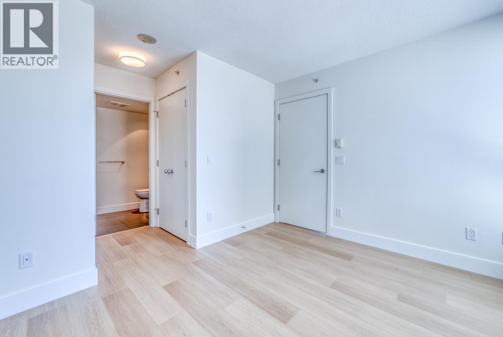 1305 3007 Glen Drive, Coquitlam, British Columbia  V3B 0L8 - Photo 15 - R3137745