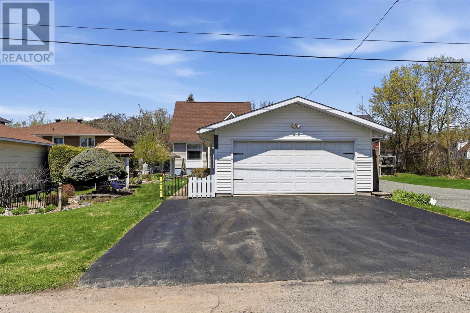 1073 Wellington St, Sault Ste Marie, Ontario  P6A 2P2 - Photo 6 - SM261489