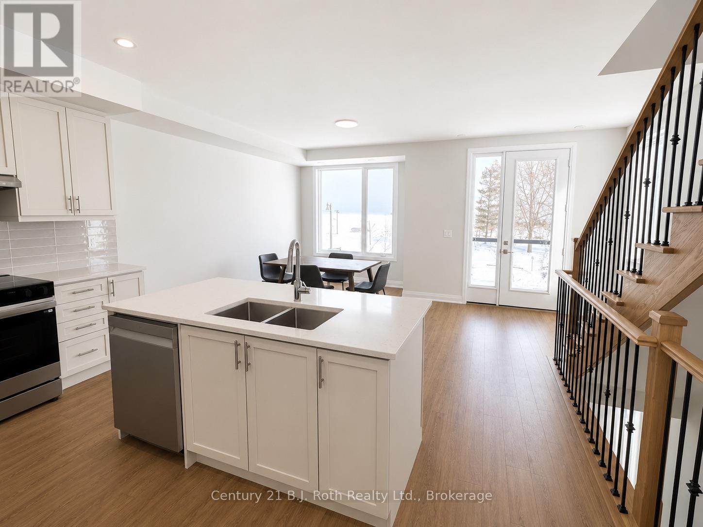 81 Lightfoot Drive, Orillia, Ontario  L3V 7L8 - Photo 5 - S13465452