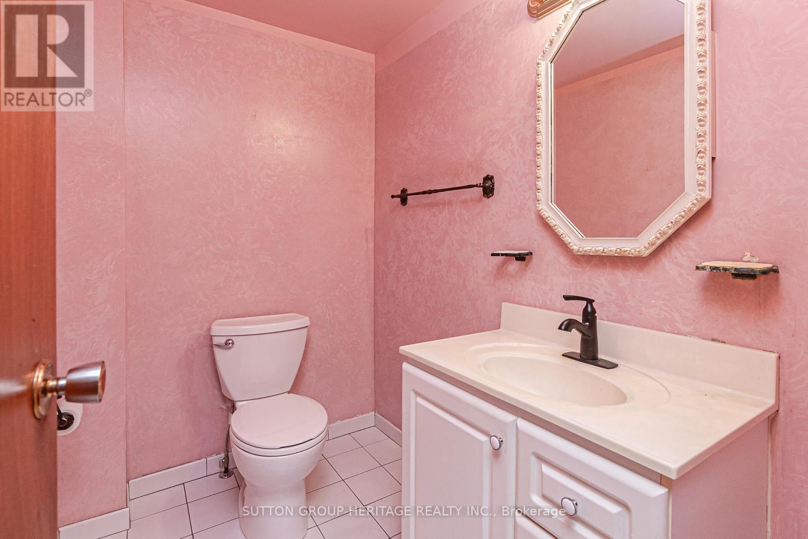 1113 Valley Court, Oshawa, Ontario  L1J 3M4 - Photo 16 - E13465560