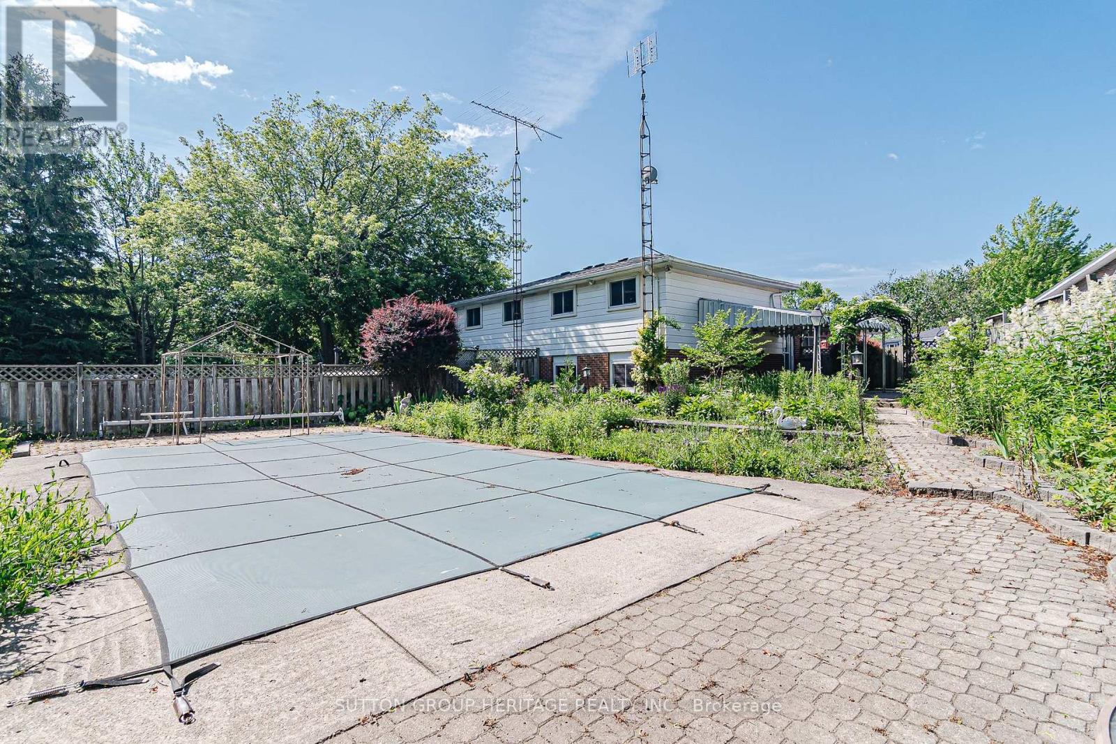 1113 Valley Court, Oshawa, Ontario  L1J 3M4 - Photo 33 - E13465560