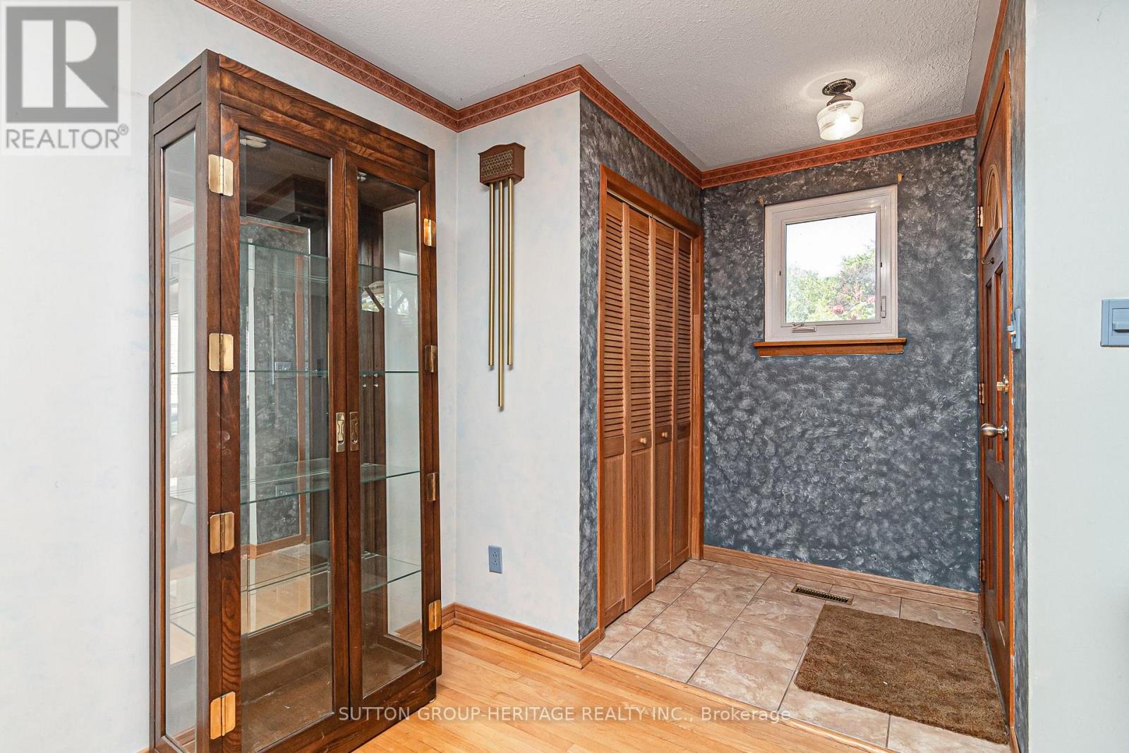 1113 Valley Court, Oshawa, Ontario  L1J 3M4 - Photo 4 - E13465560