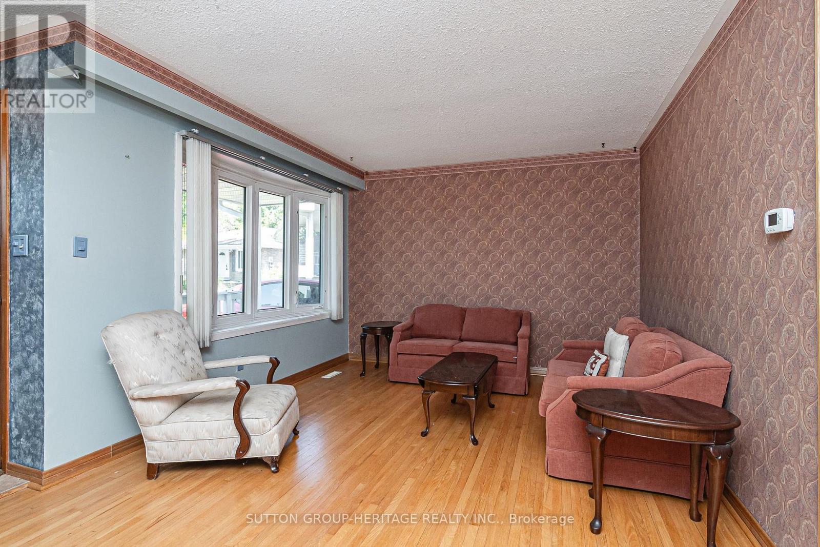 1113 Valley Court, Oshawa, Ontario  L1J 3M4 - Photo 6 - E13465560