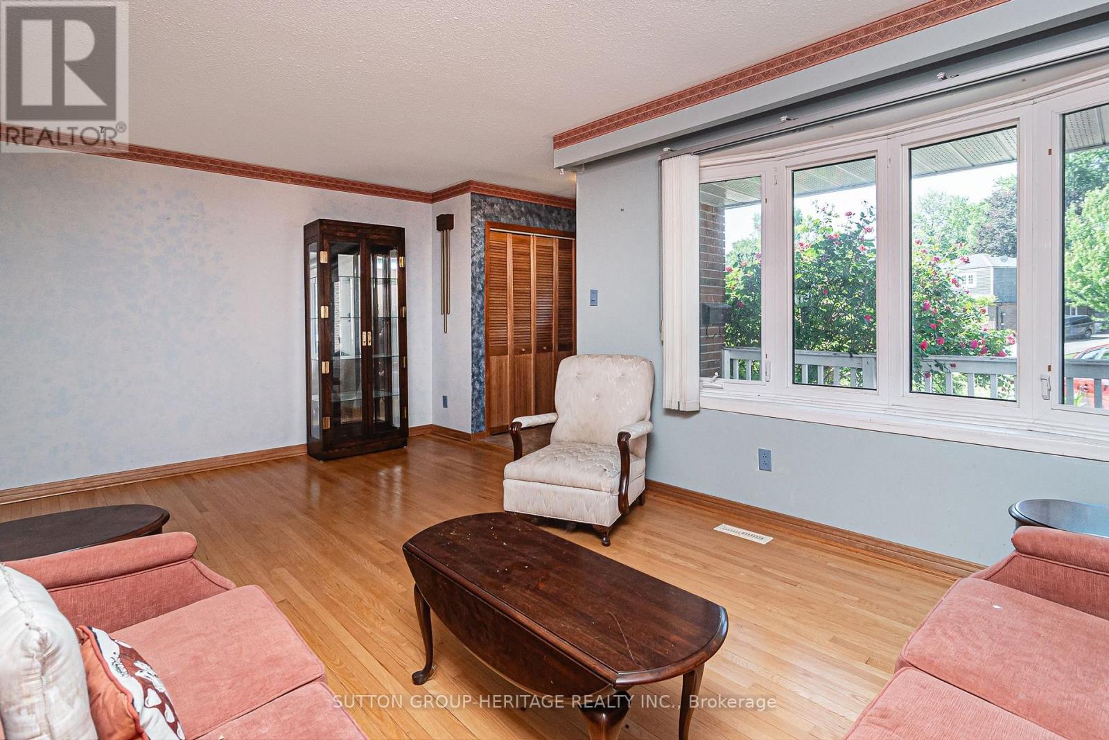 1113 Valley Court, Oshawa, Ontario  L1J 3M4 - Photo 7 - E13465560