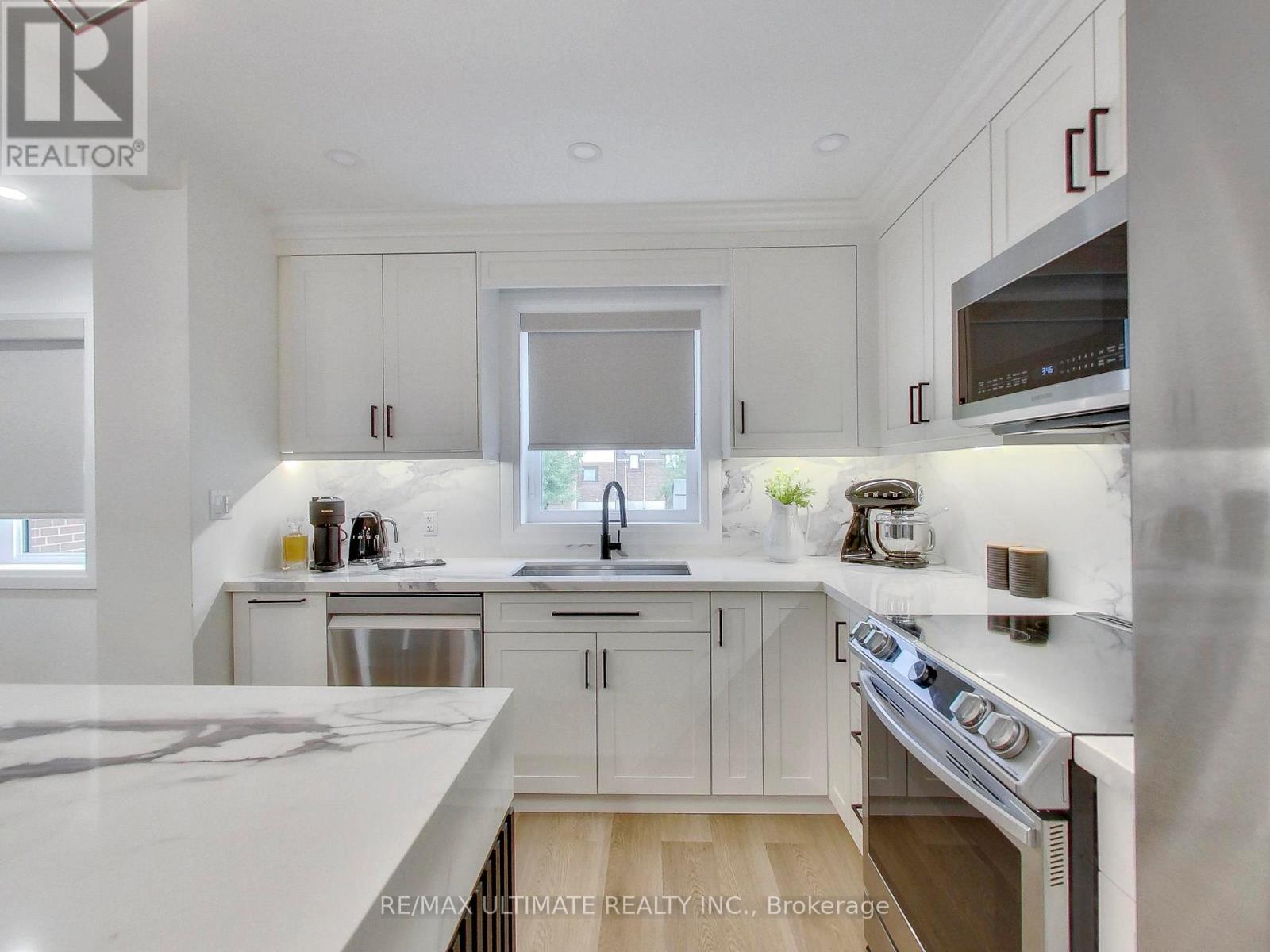 11 Blandorman Road, Toronto, Ontario  M6L 2L7 - Photo 14 - W13465454