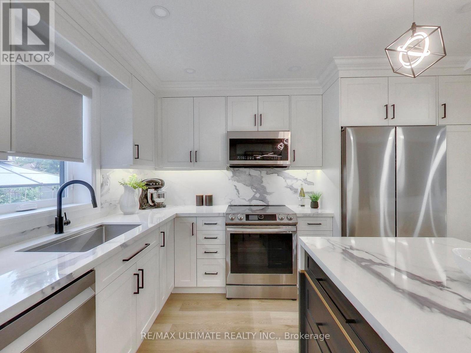 11 Blandorman Road, Toronto, Ontario  M6L 2L7 - Photo 15 - W13465454