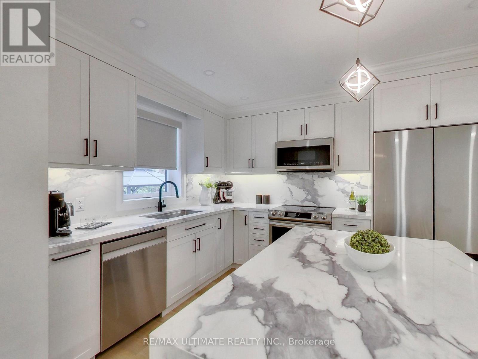 11 Blandorman Road, Toronto, Ontario  M6L 2L7 - Photo 17 - W13465454