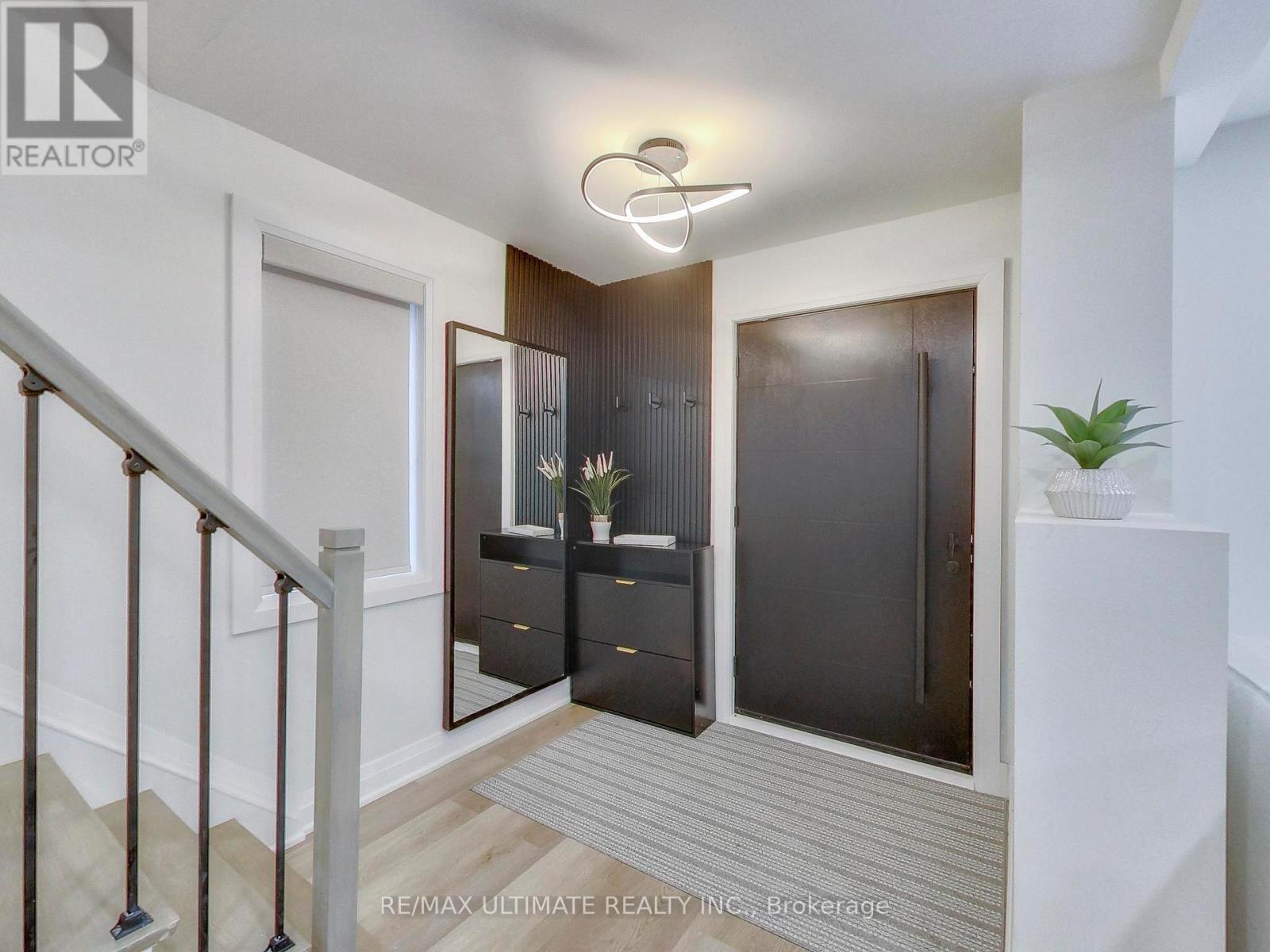 11 Blandorman Road, Toronto, Ontario  M6L 2L7 - Photo 3 - W13465454