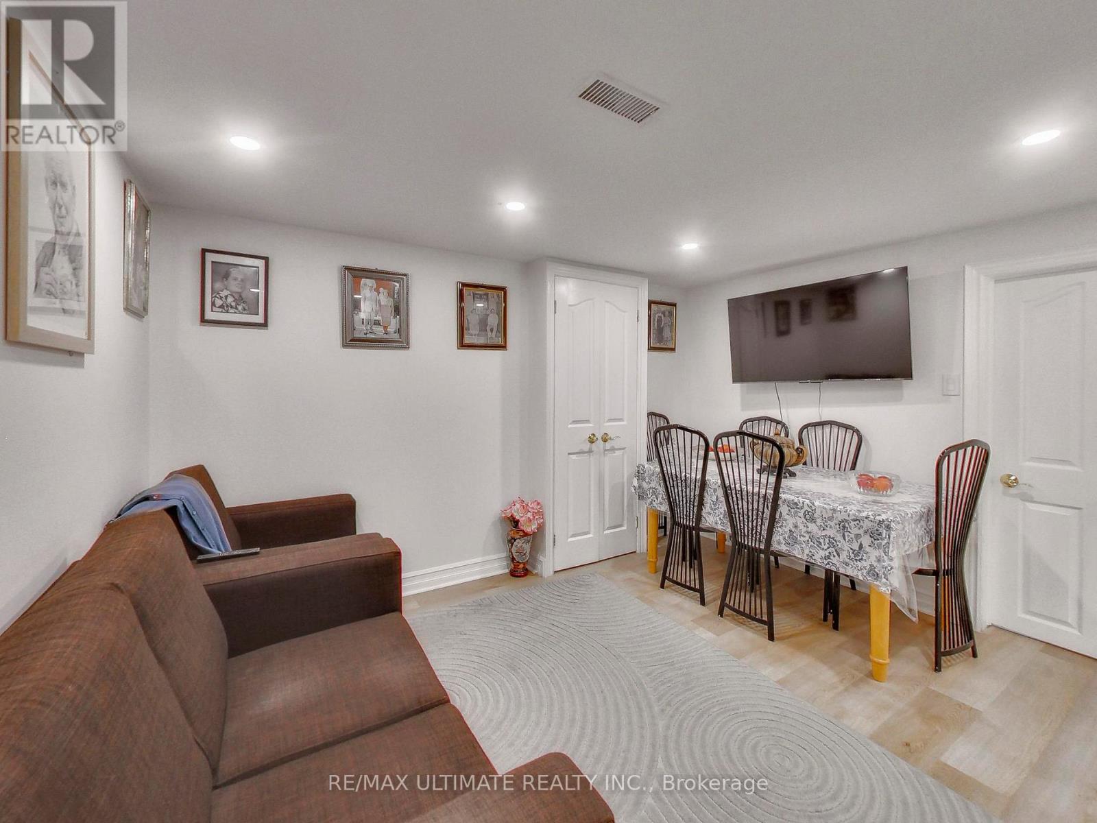 11 Blandorman Road, Toronto, Ontario  M6L 2L7 - Photo 36 - W13465454