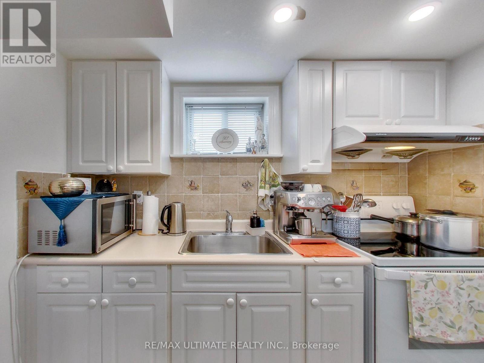 11 Blandorman Road, Toronto, Ontario  M6L 2L7 - Photo 37 - W13465454