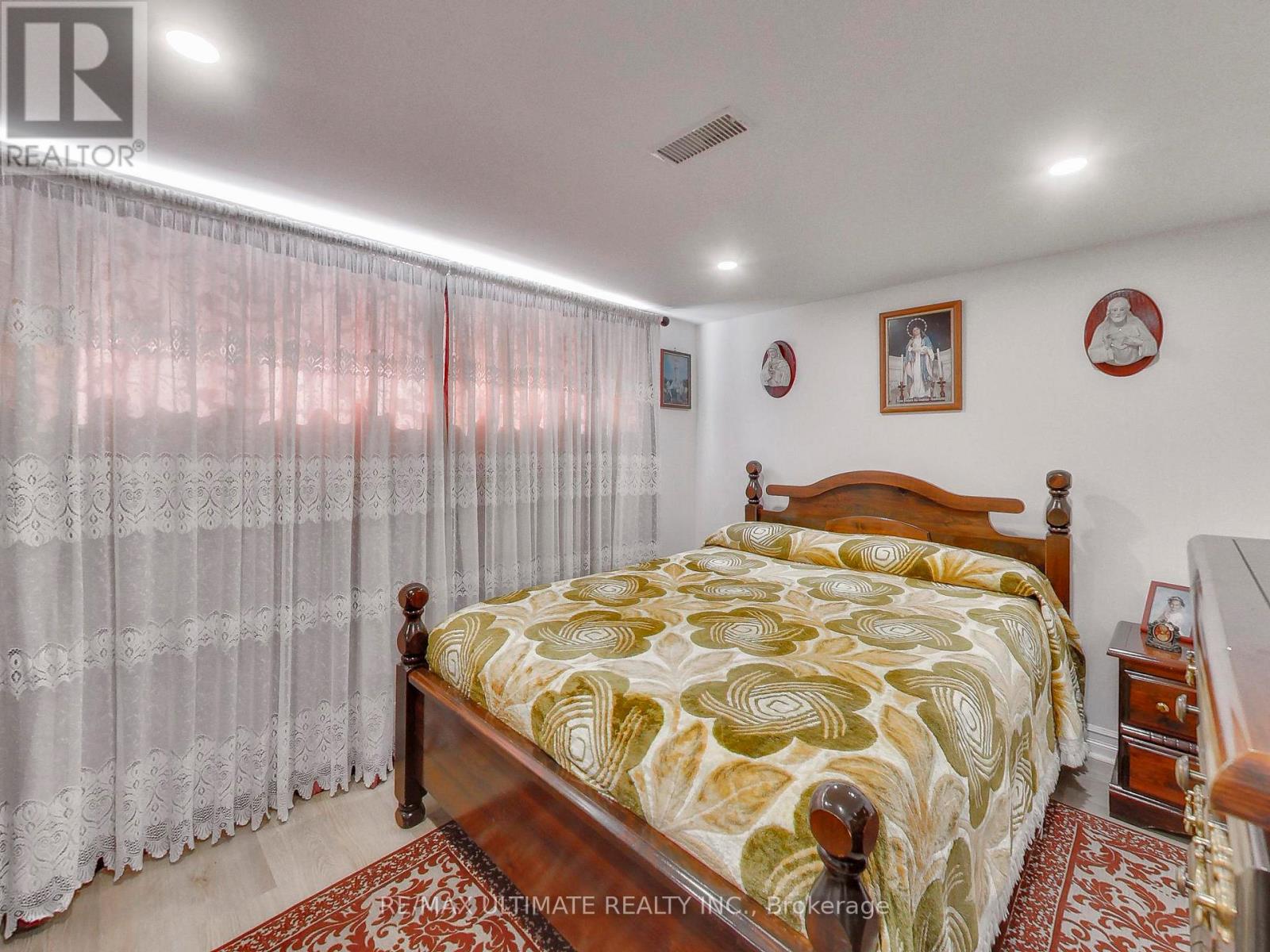 11 Blandorman Road, Toronto, Ontario  M6L 2L7 - Photo 38 - W13465454
