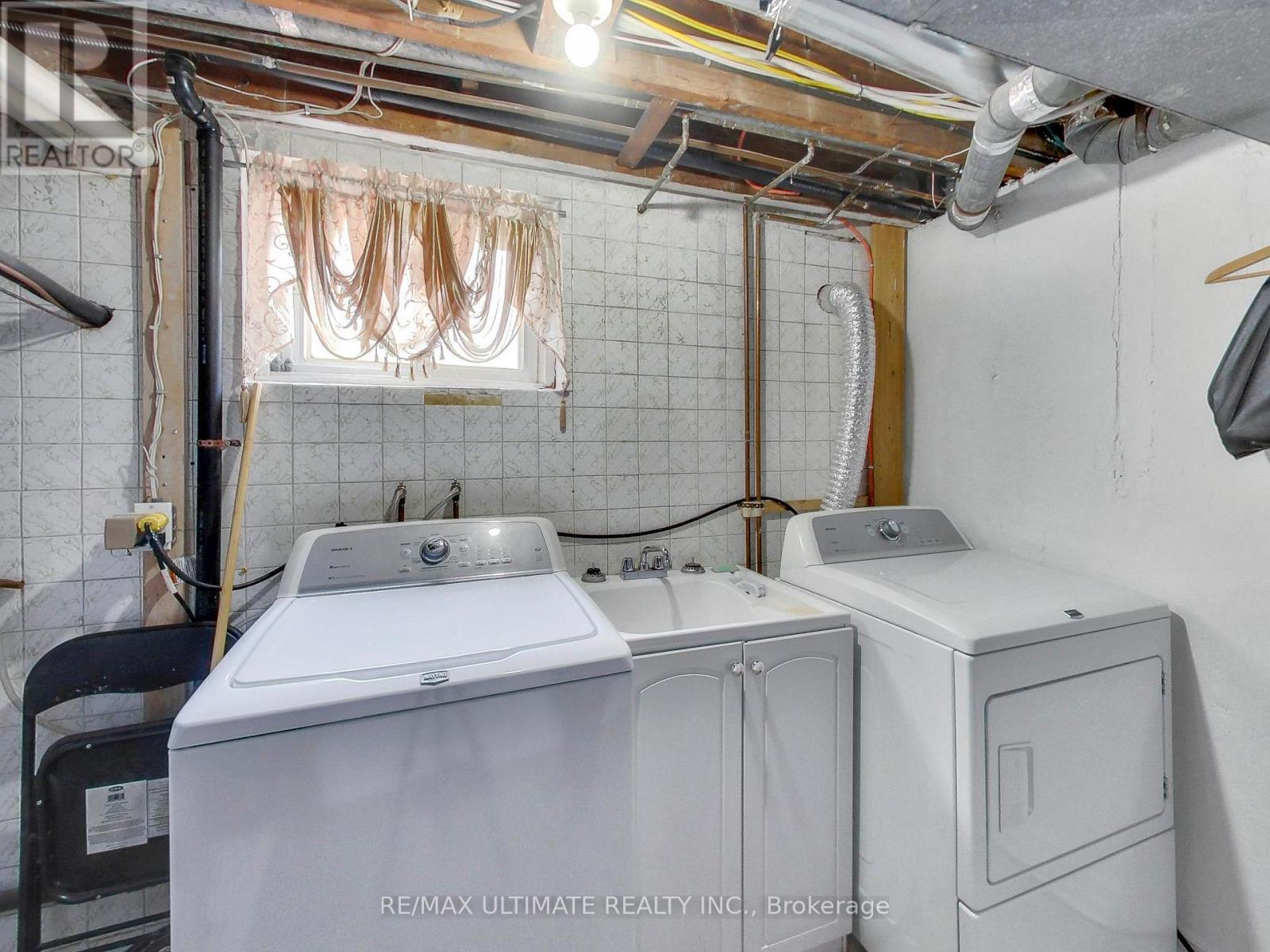 11 Blandorman Road, Toronto, Ontario  M6L 2L7 - Photo 40 - W13465454
