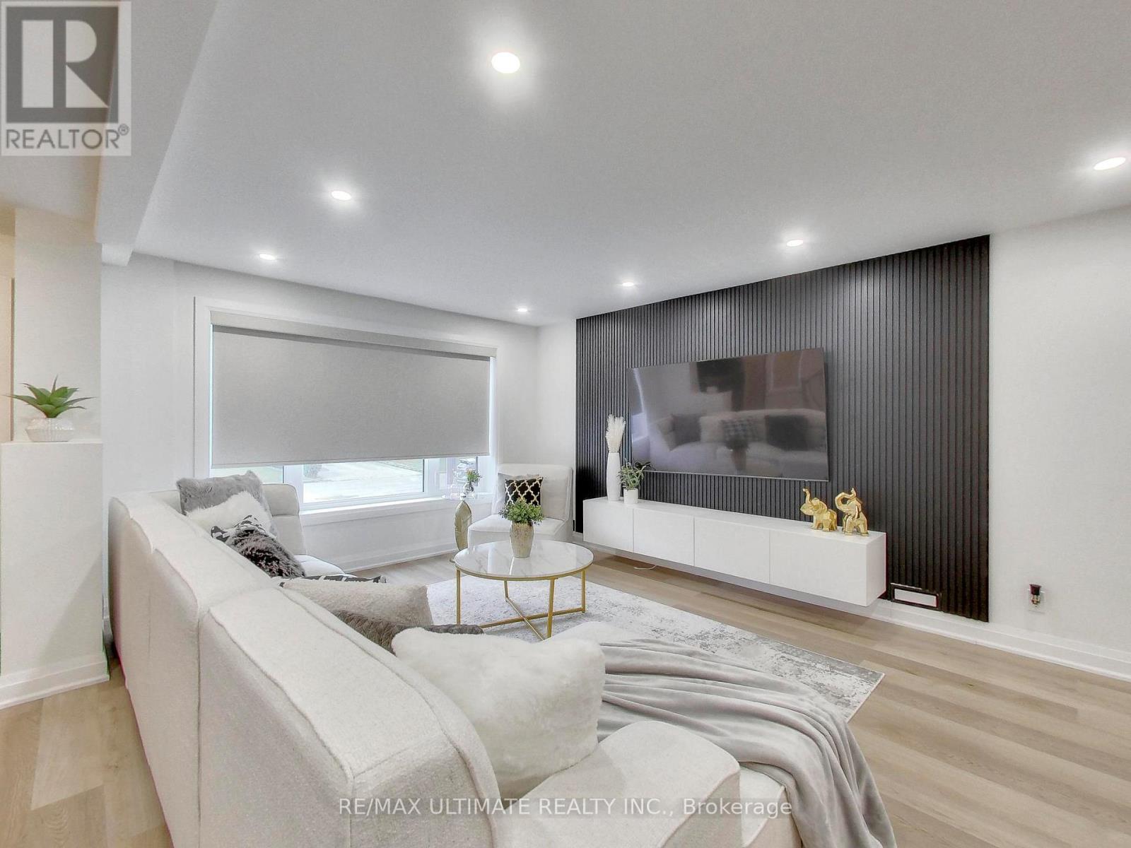 11 Blandorman Road, Toronto, Ontario  M6L 2L7 - Photo 5 - W13465454