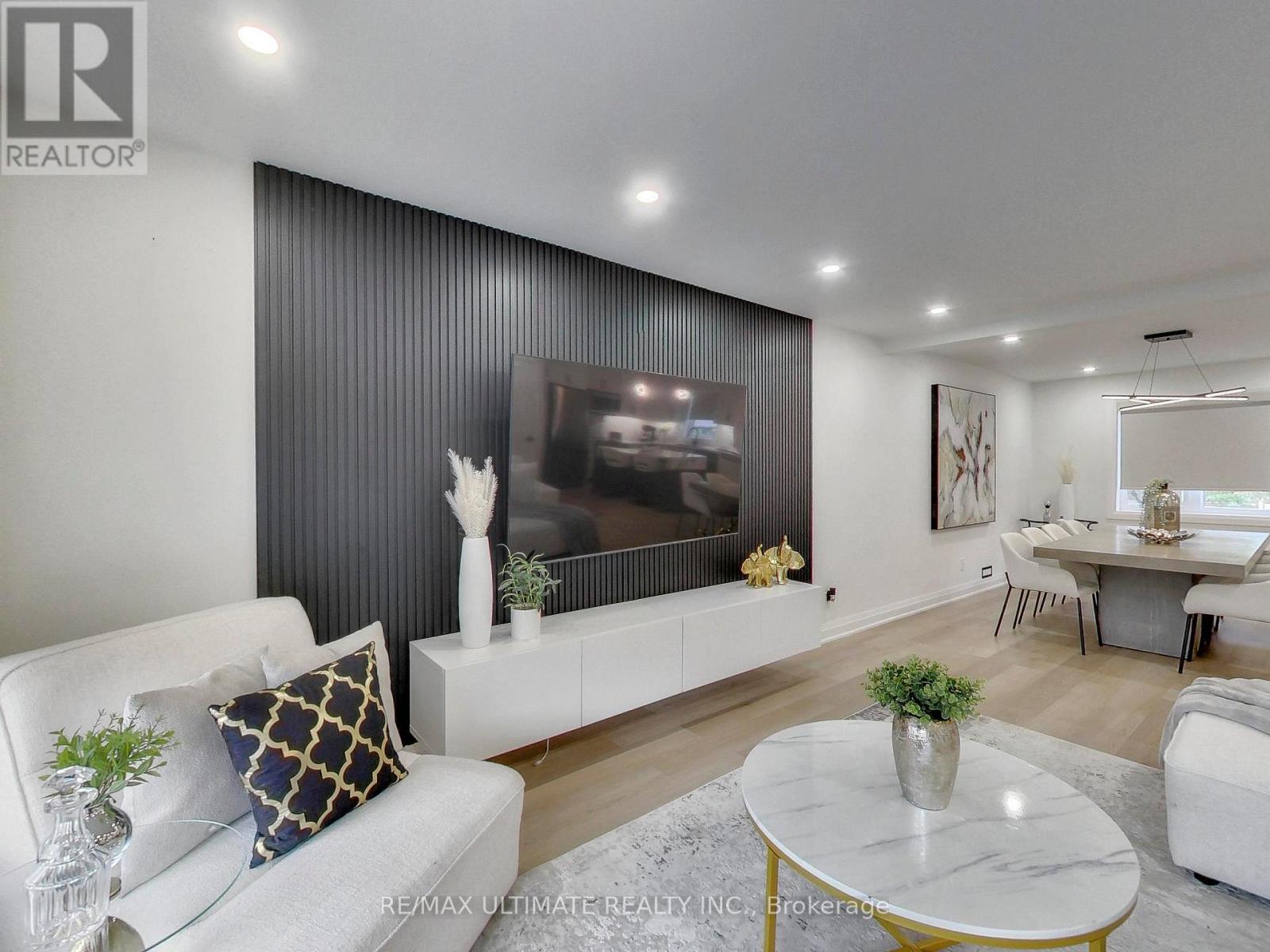 11 Blandorman Road, Toronto, Ontario  M6L 2L7 - Photo 8 - W13465454
