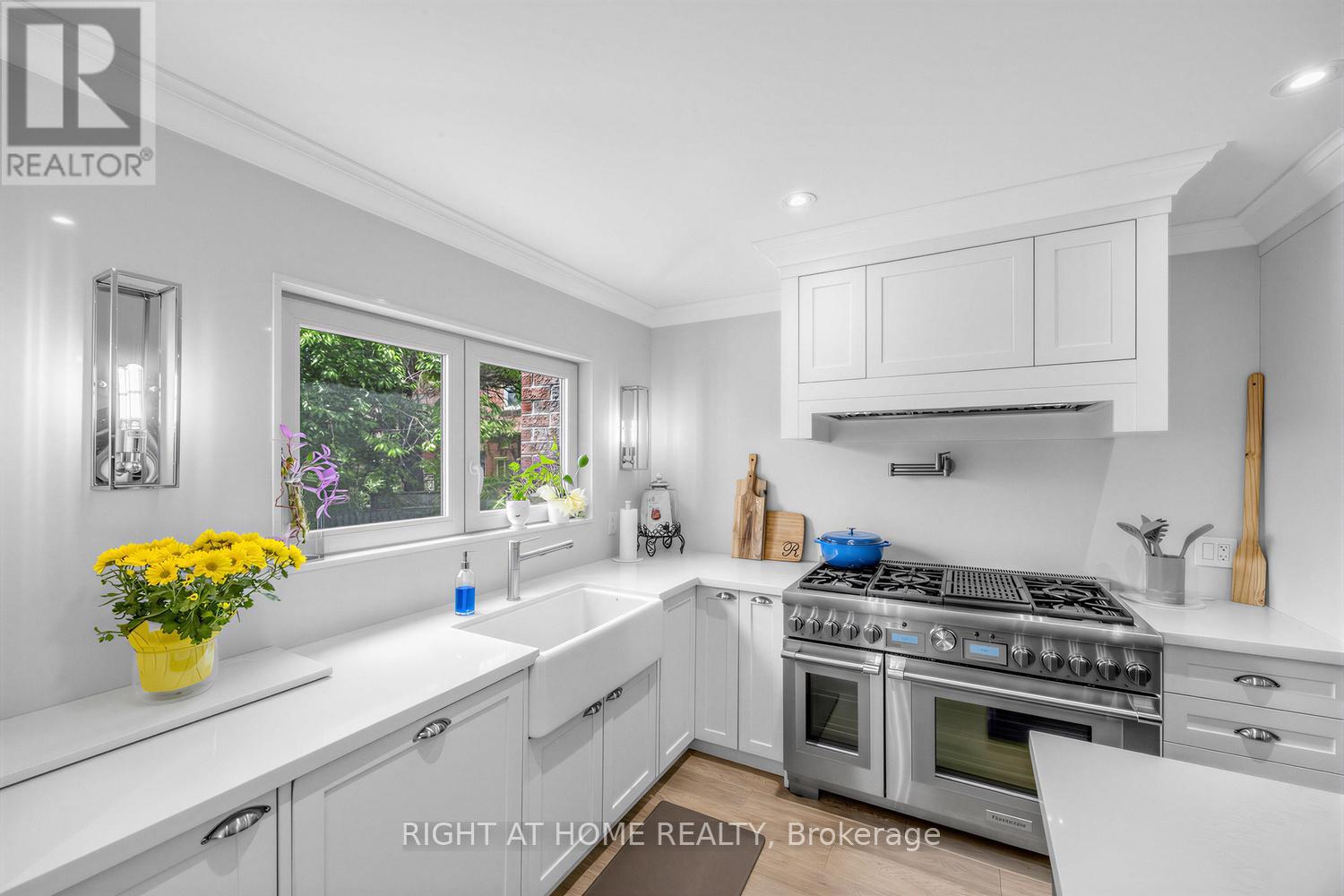 6760 Dolmage Court, Mississauga, Ontario  L5N 4V9 - Photo 16 - W13465504