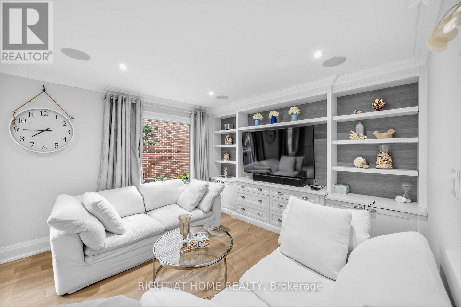 6760 Dolmage Court, Mississauga, Ontario  L5N 4V9 - Photo 5 - W13465504