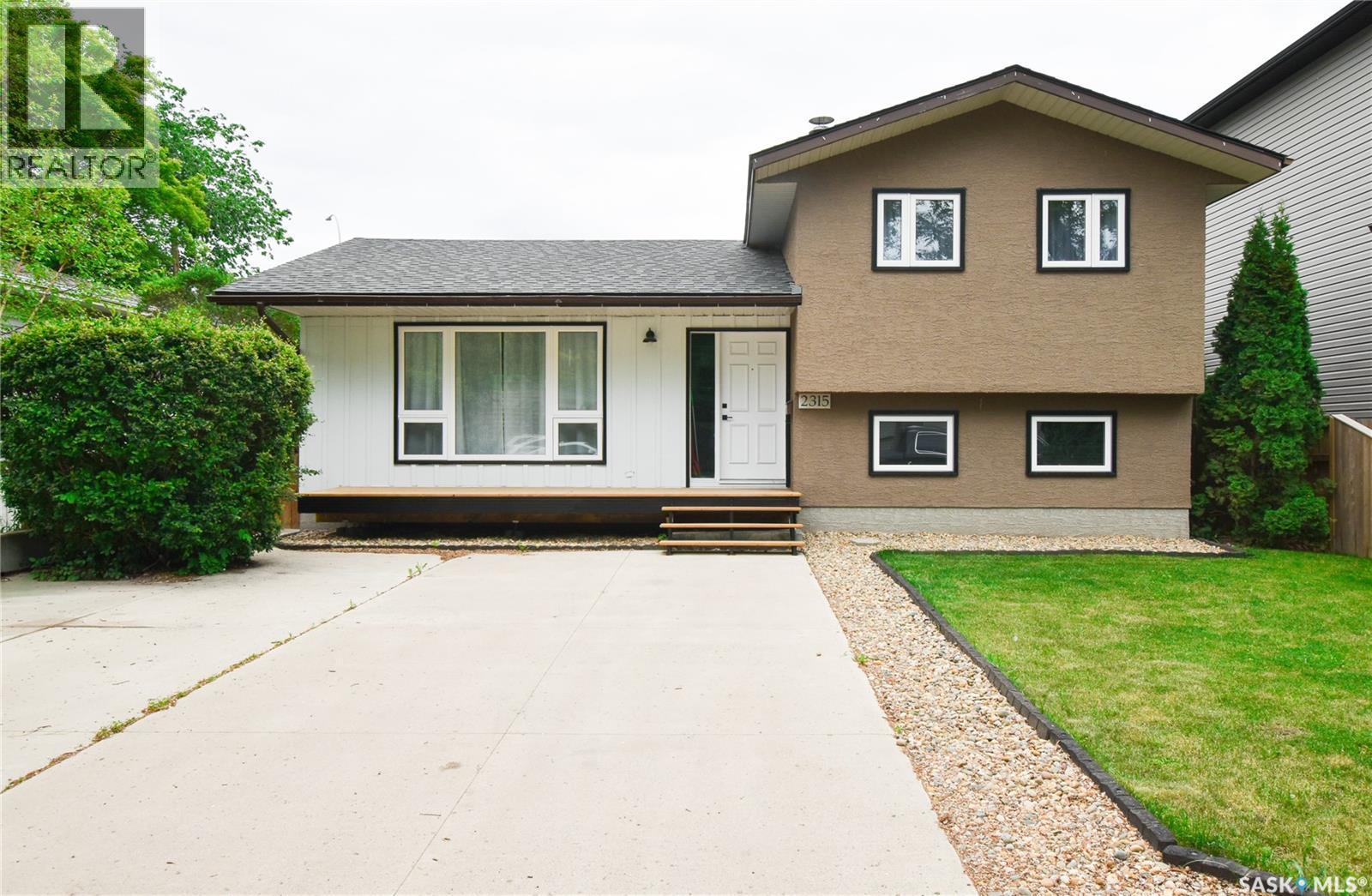 2315 St George Avenue, Saskatoon, Saskatchewan  S7M 0K9 - Photo 1 - SK040070