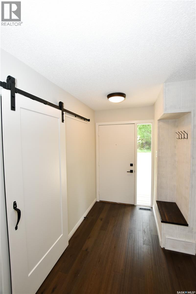 2315 St George Avenue, Saskatoon, Saskatchewan  S7M 0K9 - Photo 2 - SK040070