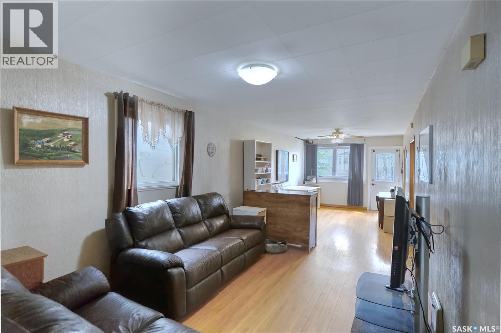 460 Iroquois Street W, Moose Jaw, Saskatchewan  S6H 5B3 - Photo 3 - SK040029