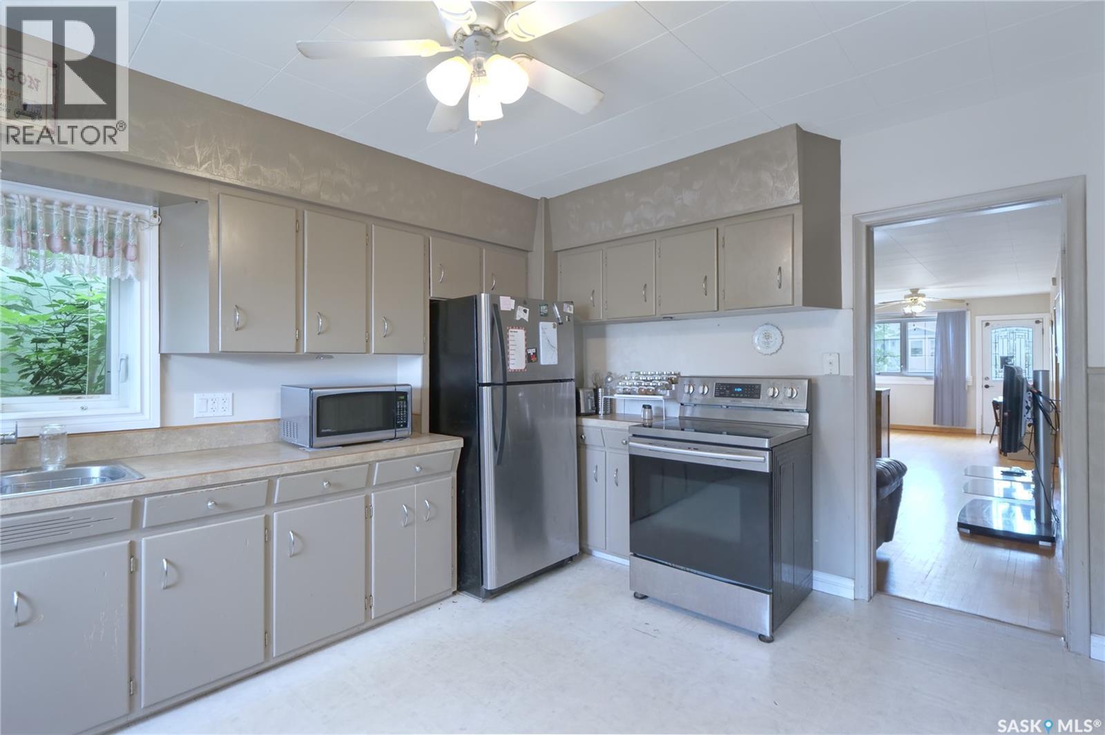 460 Iroquois Street W, Moose Jaw, Saskatchewan  S6H 5B3 - Photo 5 - SK040029