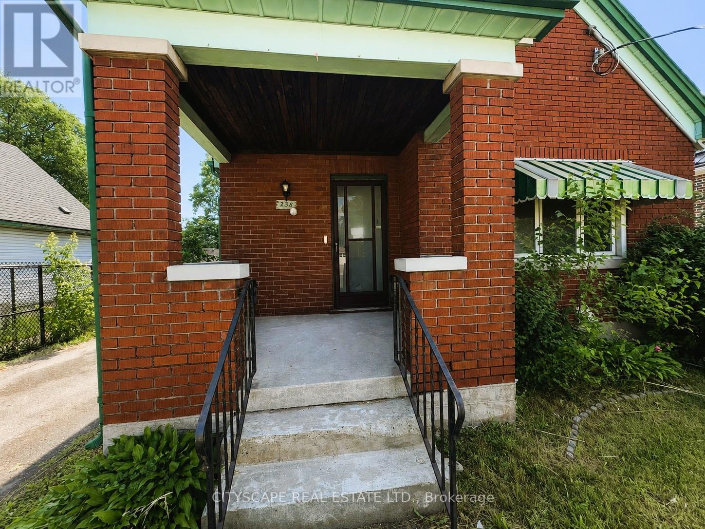238 Lancaster Street W, Kitchener, Ontario  N2H 4V1 - Photo 4 - X13465556