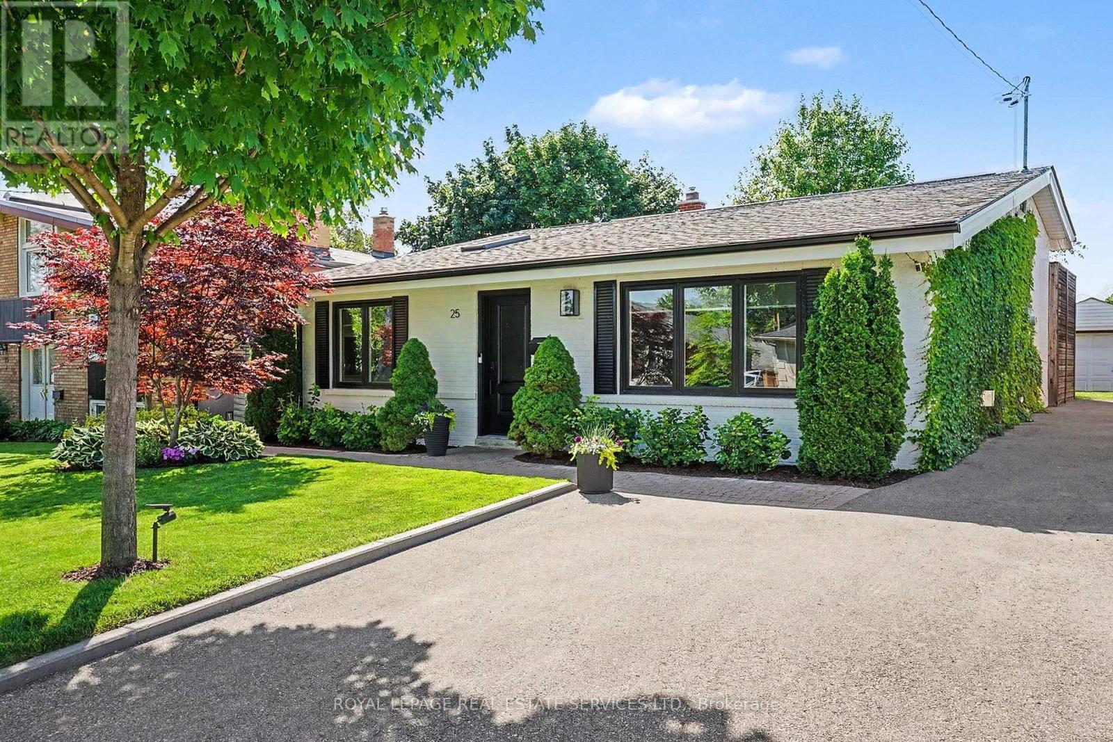 25 Brougham Crescent, Toronto, Ontario  M9R 1J3 - Photo 2 - W13456408