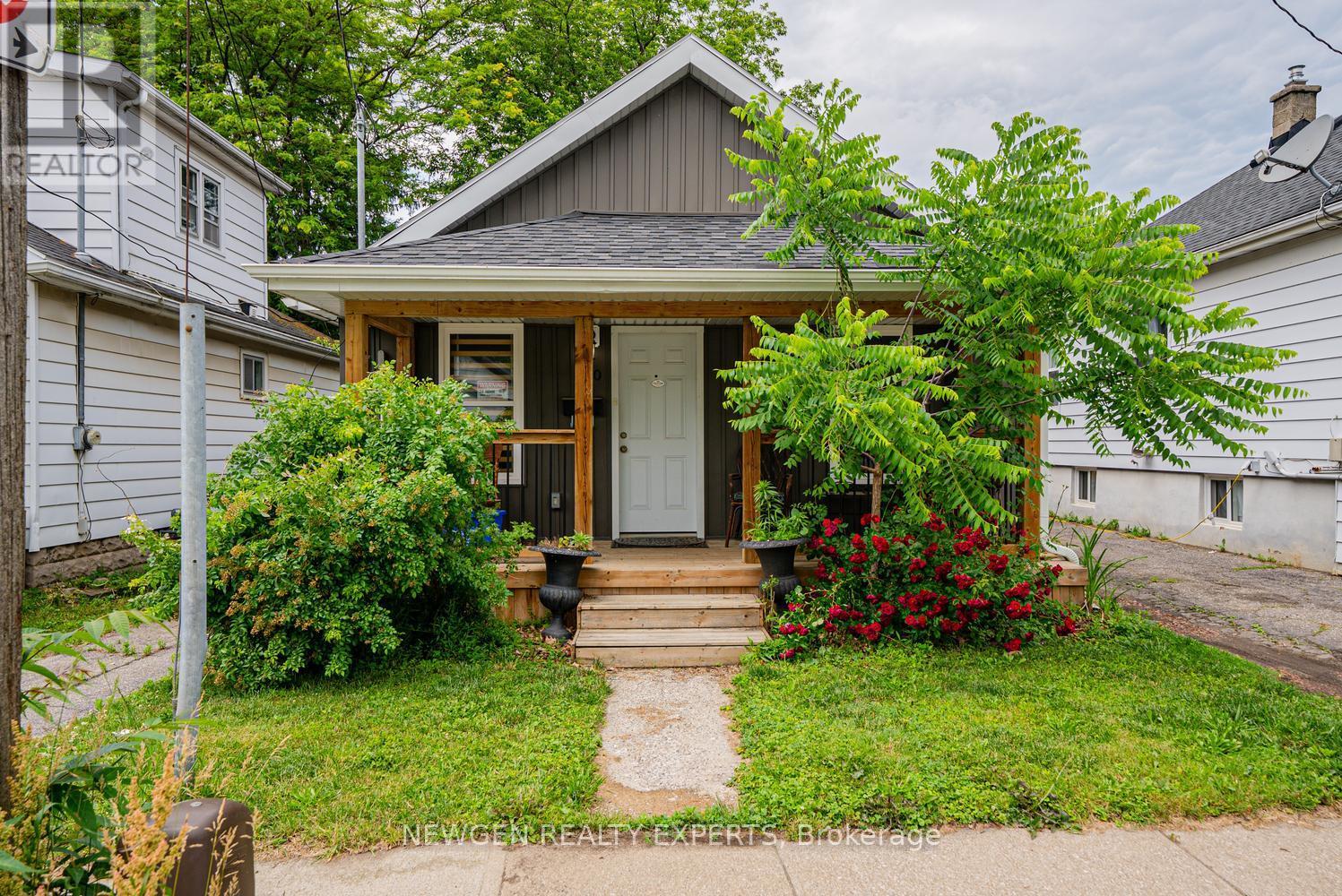10 Wills Street, St. Catharines, Ontario  L2P 2W4 - Photo 2 - X13424432