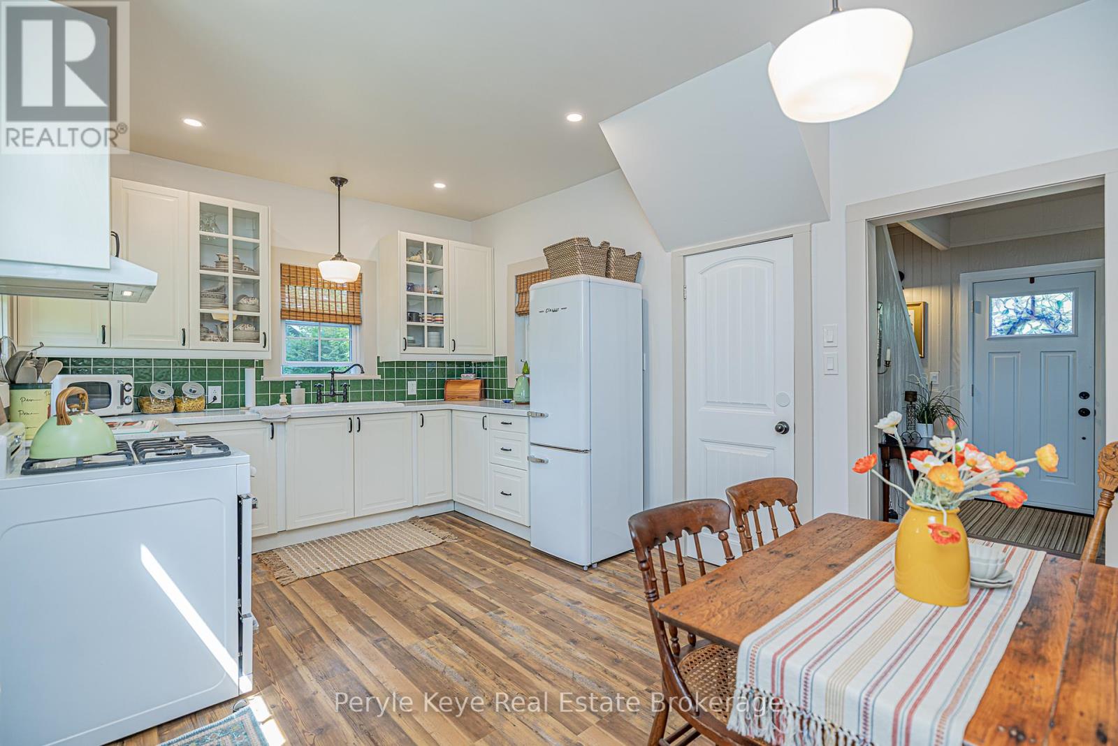14 MILTON STREET, Bracebridge, Ontario