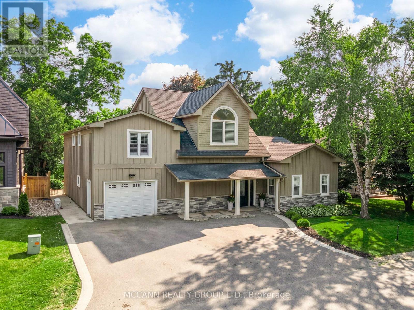 9 CHARLES STREET, Whitby, Ontario