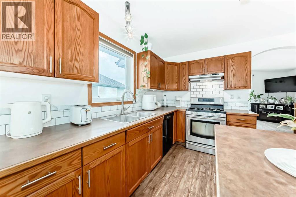 20 Deschner Close, Red Deer, Alberta  T4R 3C1 - Photo 3 - A2317499