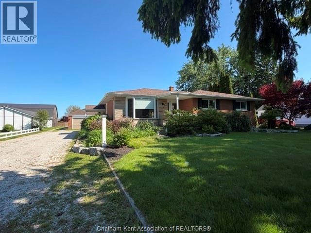 MLS# 26014085: 424 Gregory DRIVE, Chatham Township, Canada