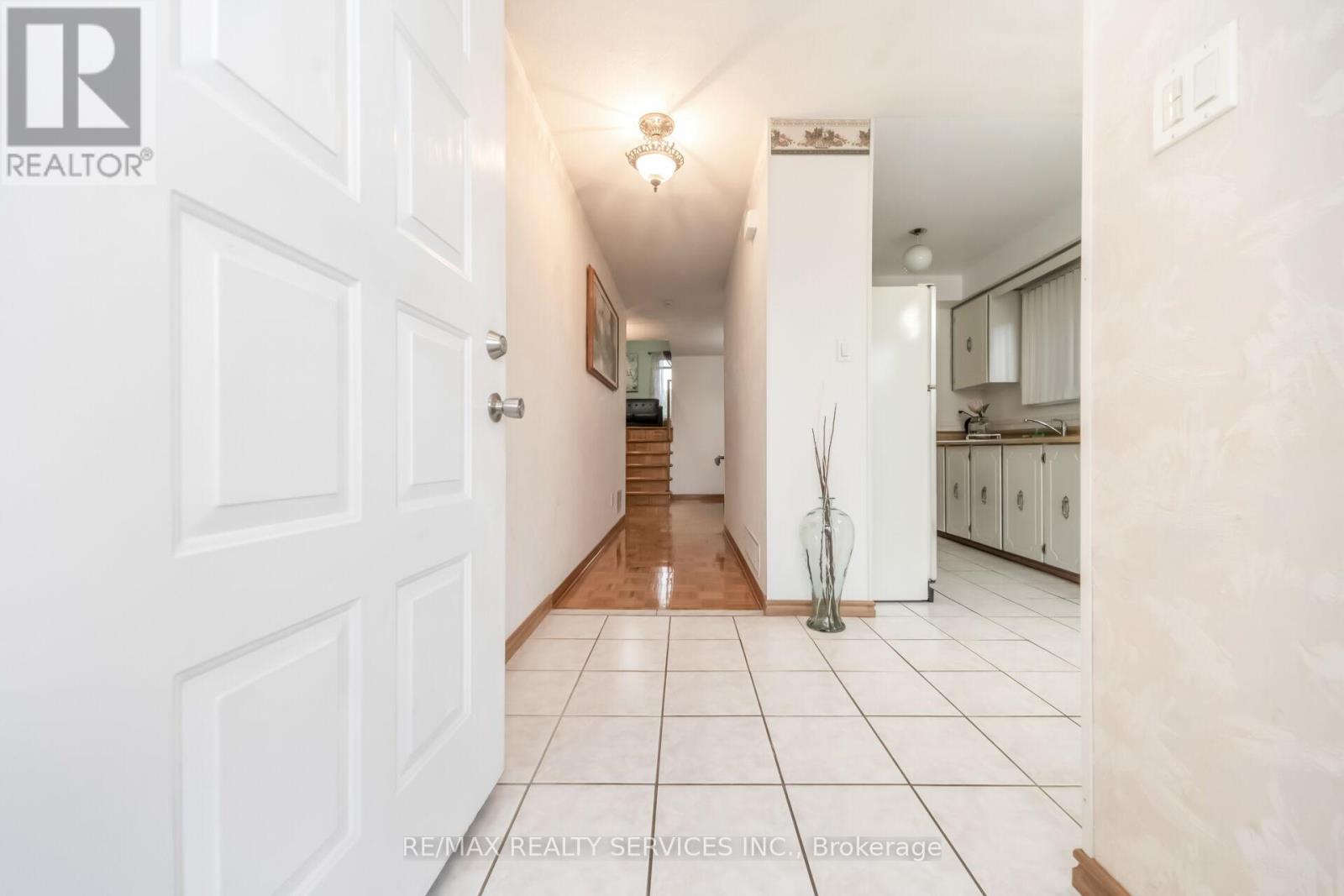 27 Ashford Court, Brampton, Ontario  L6V 3E2 - Photo 10 - W13465630