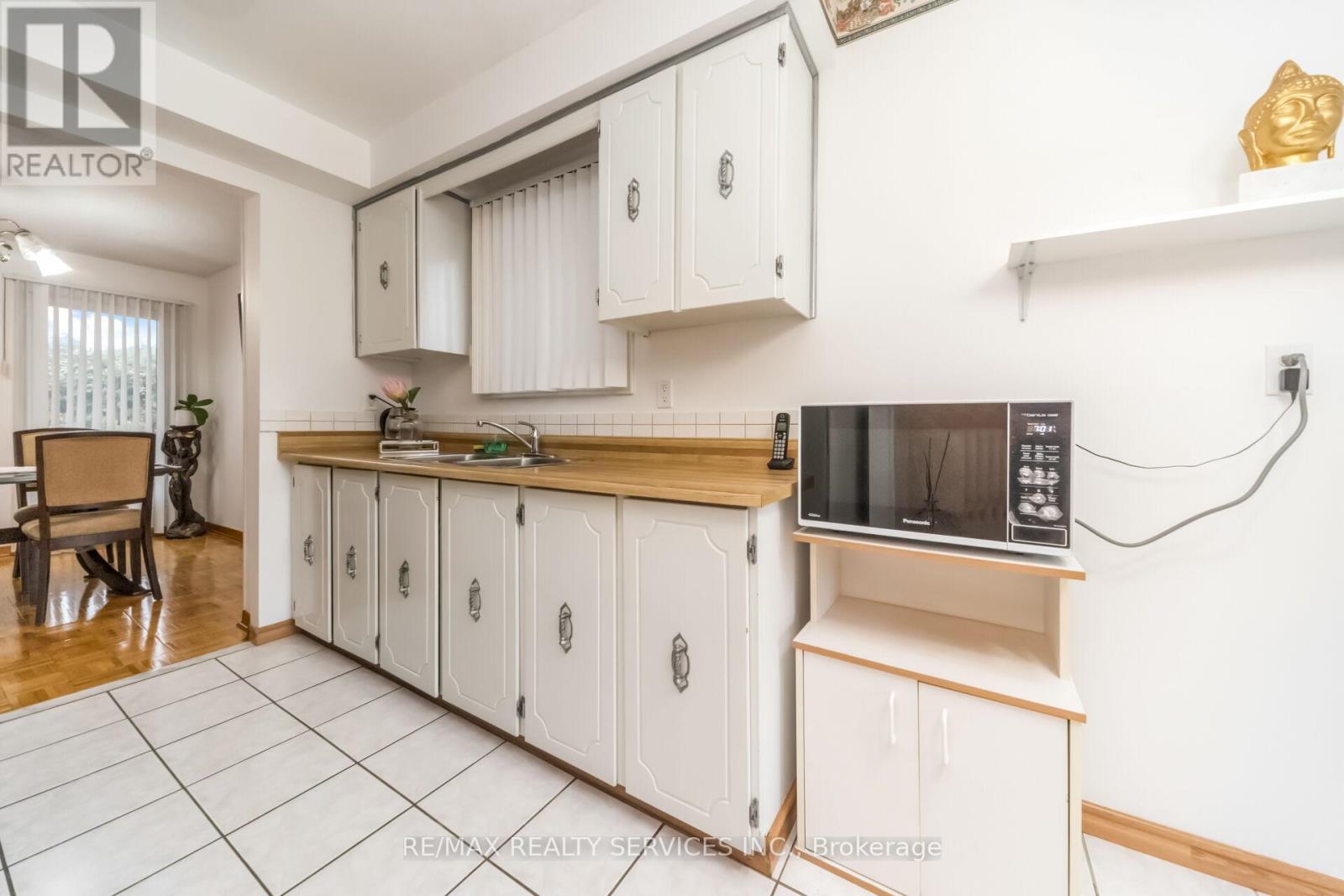 27 Ashford Court, Brampton, Ontario  L6V 3E2 - Photo 14 - W13465630