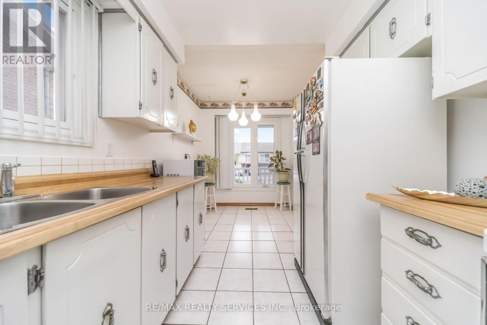 27 Ashford Court, Brampton, Ontario  L6V 3E2 - Photo 16 - W13465630