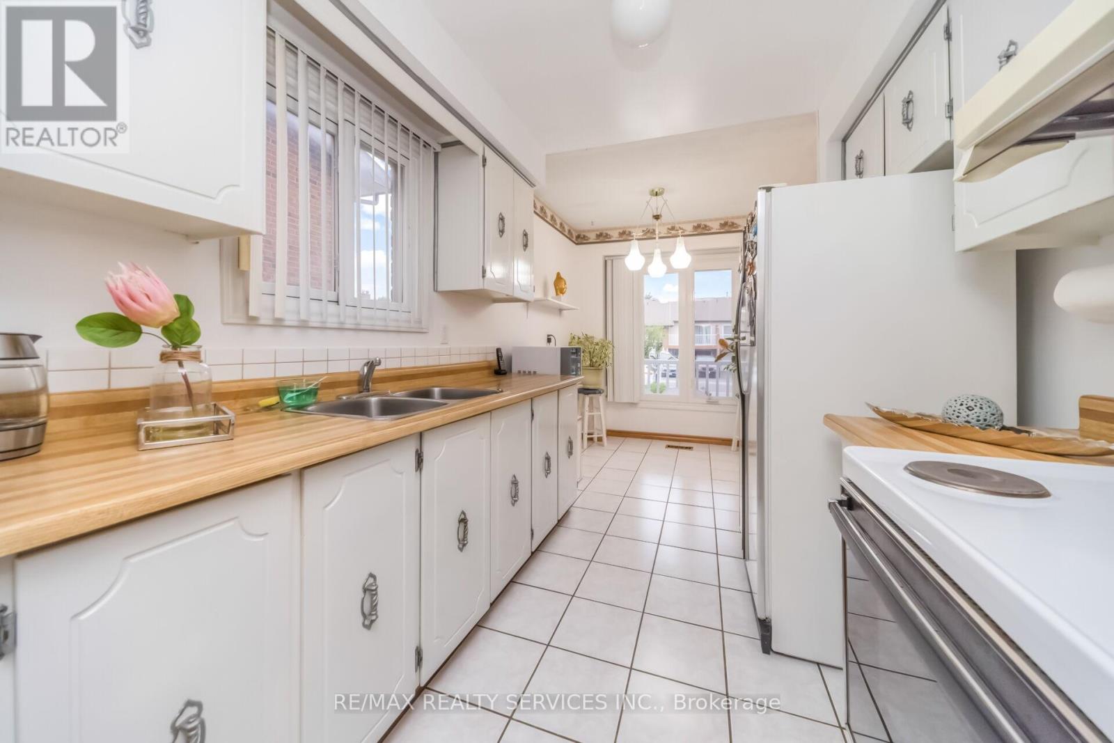 27 Ashford Court, Brampton, Ontario  L6V 3E2 - Photo 17 - W13465630