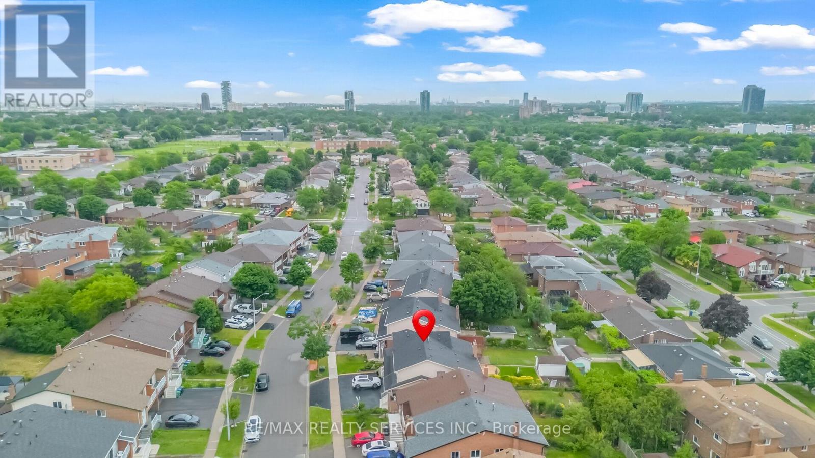 27 Ashford Court, Brampton, Ontario  L6V 3E2 - Photo 3 - W13465630