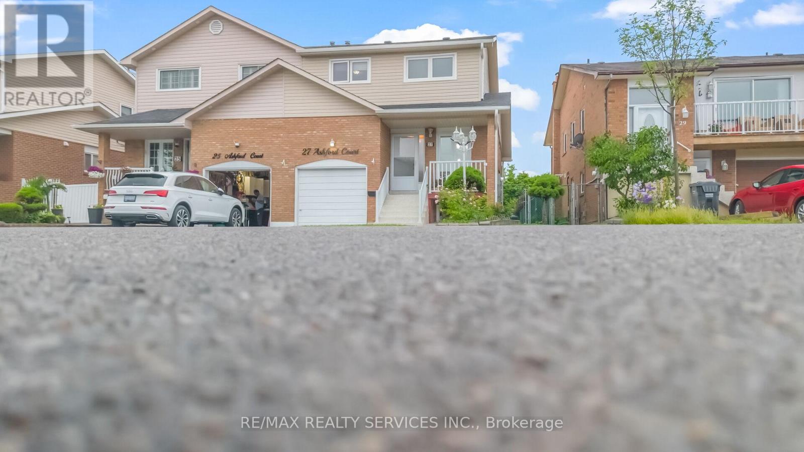 27 Ashford Court, Brampton, Ontario  L6V 3E2 - Photo 5 - W13465630