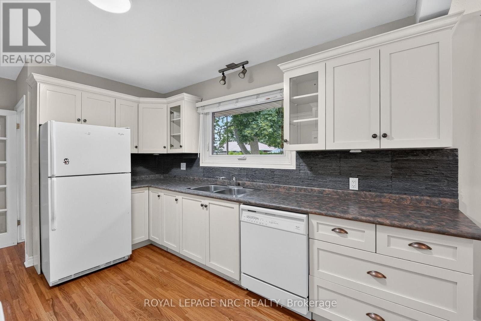 22 Mckenzie Street, St. Catharines, Ontario  L2M 2N1 - Photo 10 - X13465688