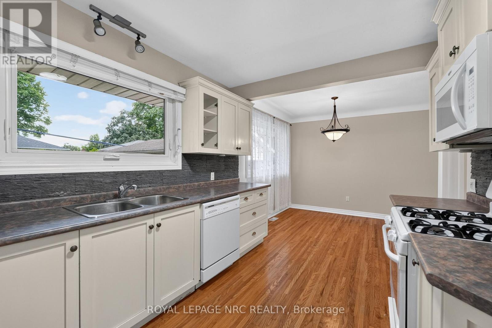 22 Mckenzie Street, St. Catharines, Ontario  L2M 2N1 - Photo 12 - X13465688