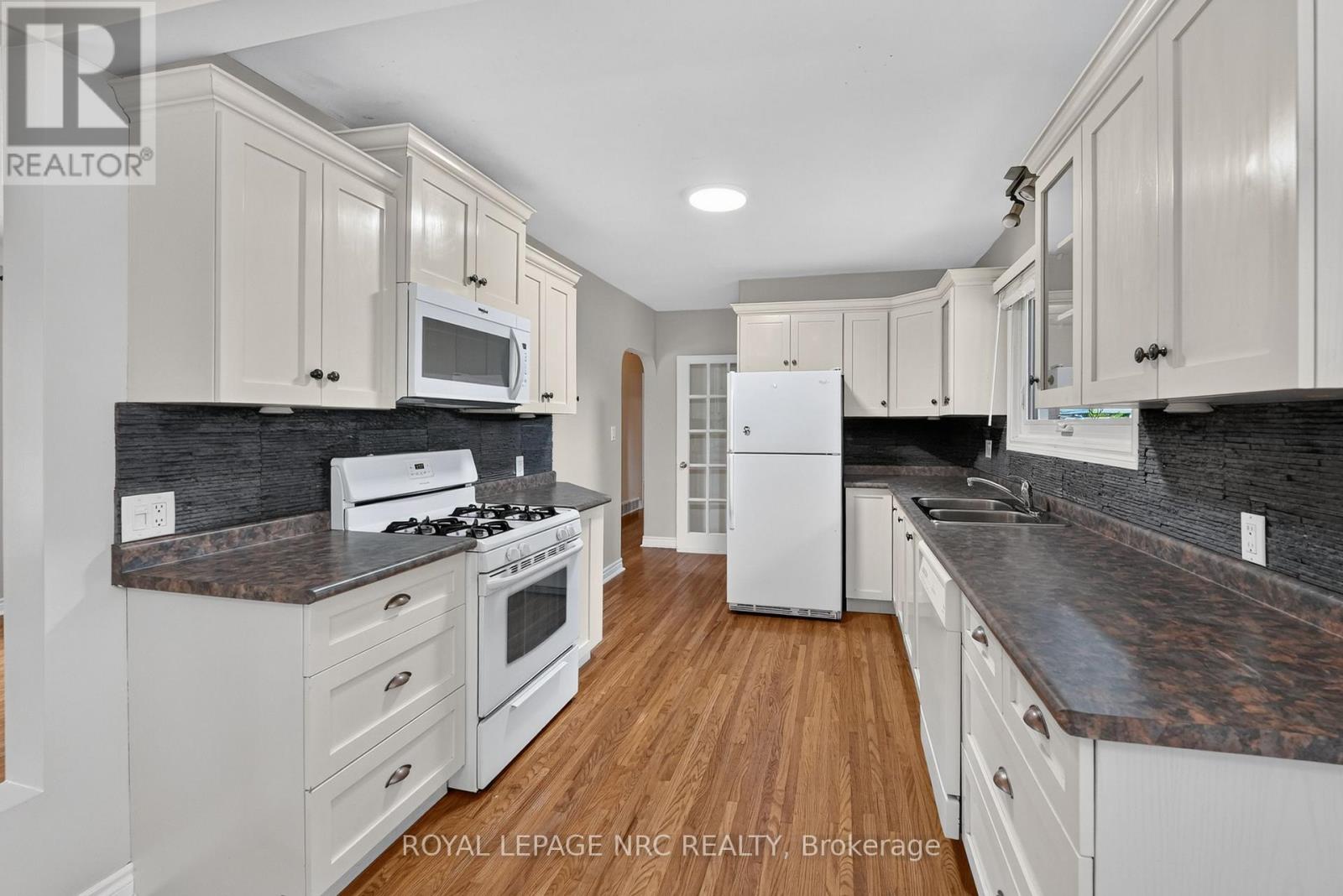 22 Mckenzie Street, St. Catharines, Ontario  L2M 2N1 - Photo 9 - X13465688