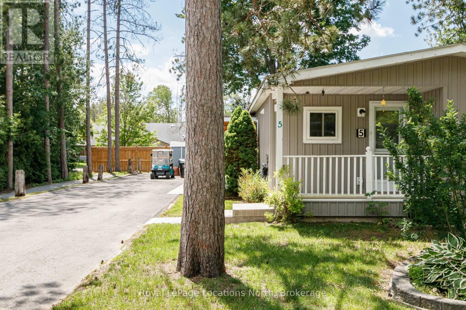 5 Golf Avenue Sw, Wasaga Beach, Ontario  L9Z 1K2 - Photo 4 - S13465646