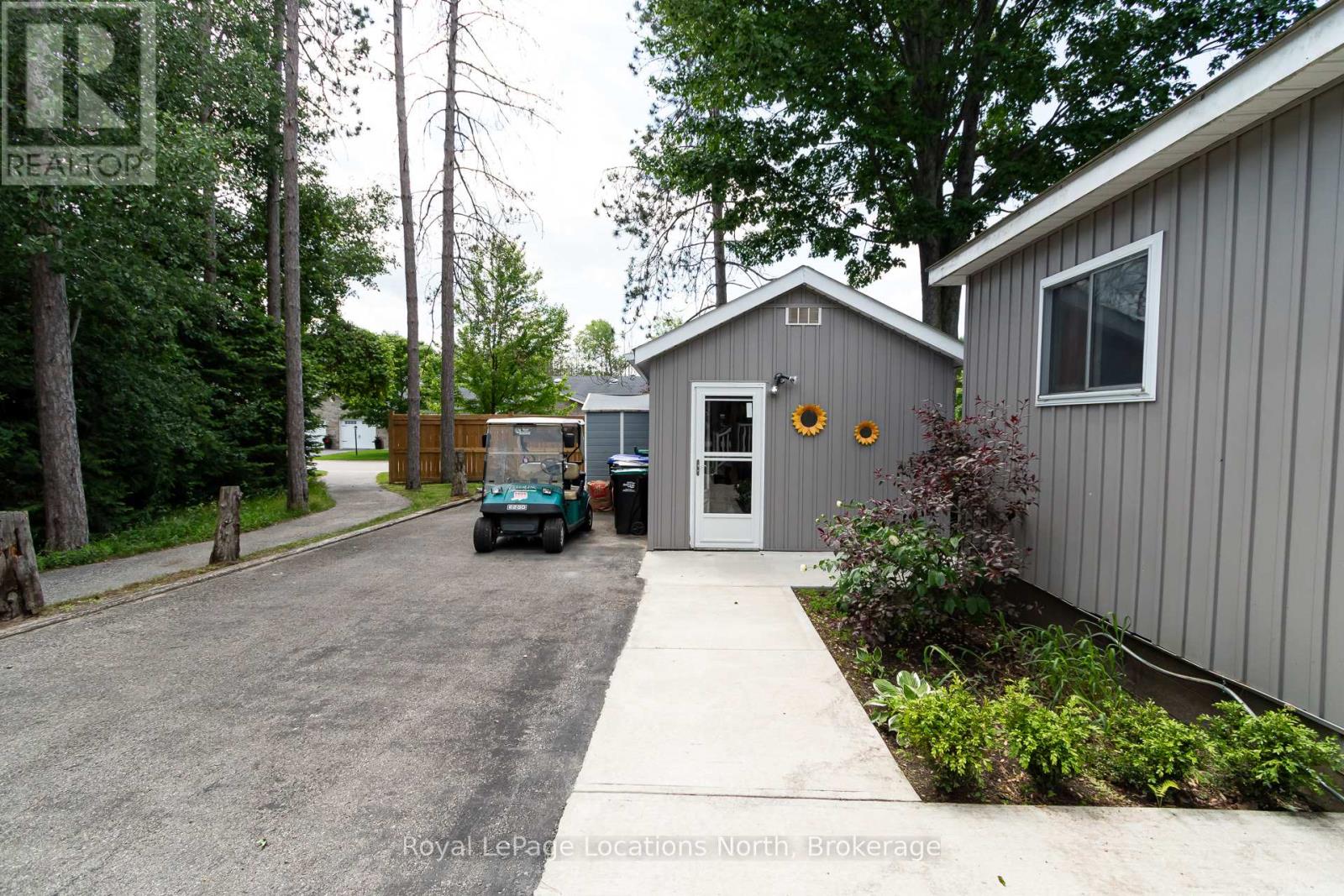 5 Golf Avenue Sw, Wasaga Beach, Ontario  L9Z 1K2 - Photo 7 - S13465646
