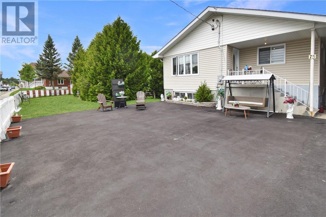 75 Main Street East, Chelmsford, Ontario  P0M 1L0 - Photo 2 - 2128677