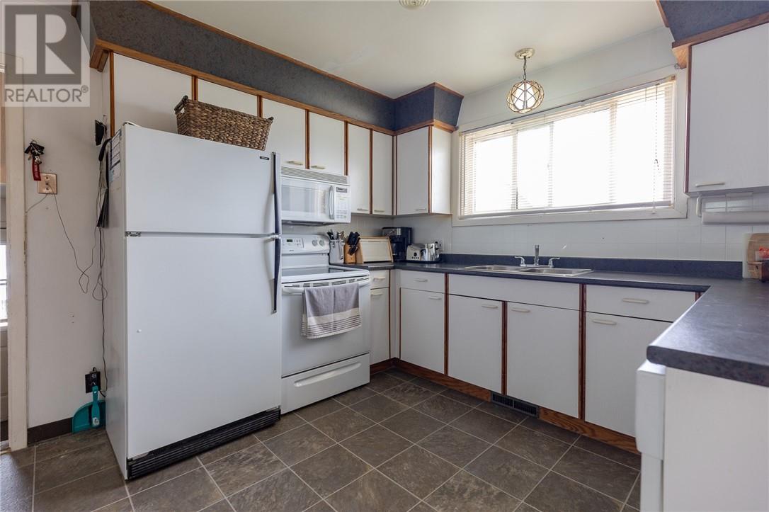 386 Haig Street, Espanola, Ontario  P5E 1B4 - Photo 4 - 2128054