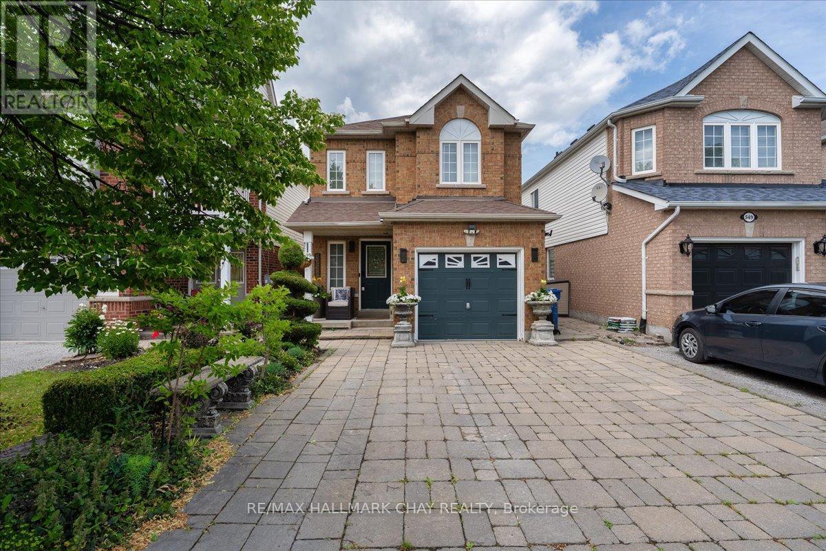 551 PELLETIER COURT, Newmarket, Ontario