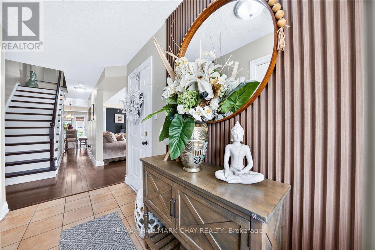 551 Pelletier Court, Newmarket, Ontario  L3X 2N5 - Photo 2 - N13463296