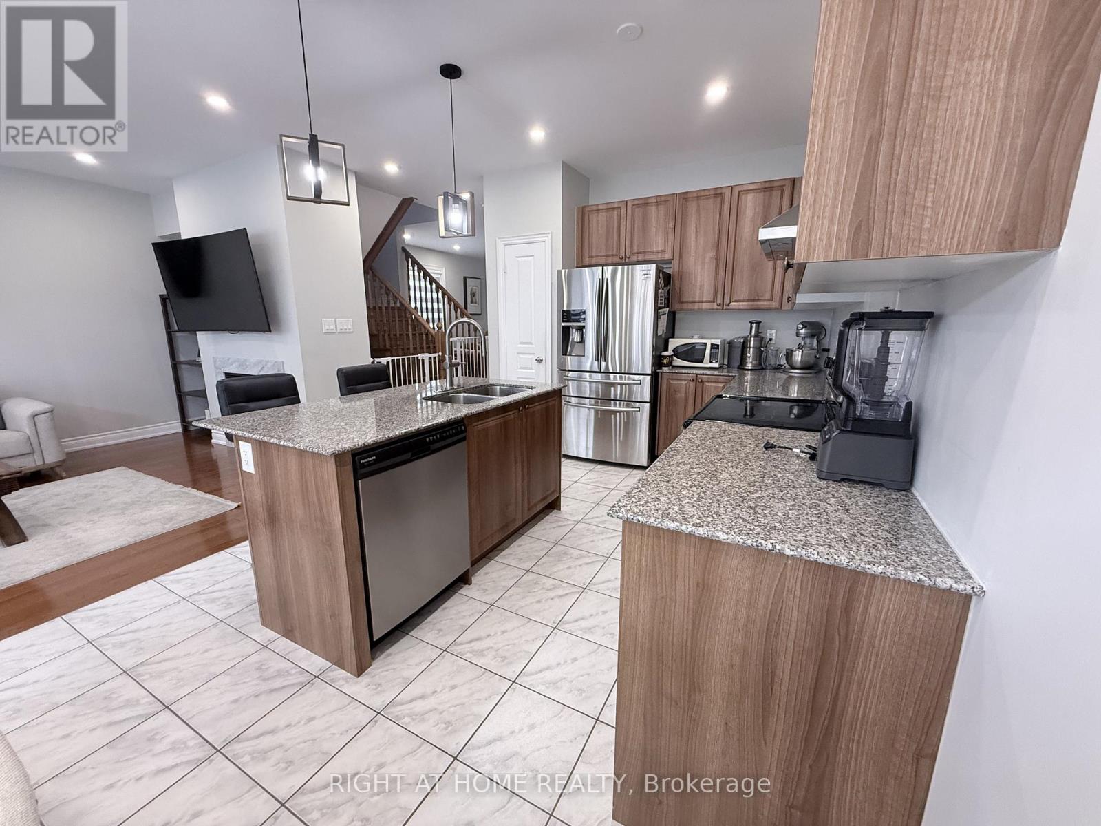 131 Killington Avenue, Vaughan, Ontario  L4H 3Z6 - Photo 11 - N13465706