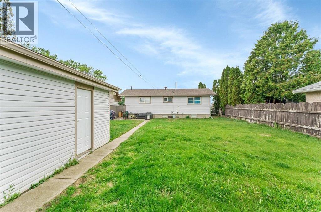 1265 2 Avenue NE, Medicine Hat, Alberta  T1A 6A7 - Photo 10 - A2316473